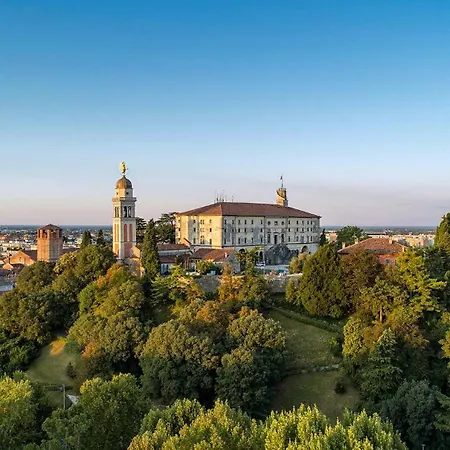 Trilocale Elegante A Centro