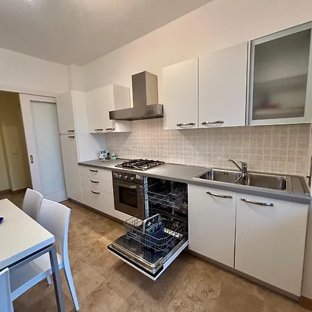 아파트 Trilocale Elegante A Centro *