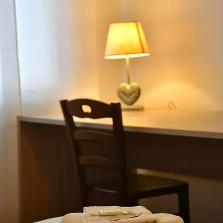 Trilocale Elegante A Centro Lägenhet *