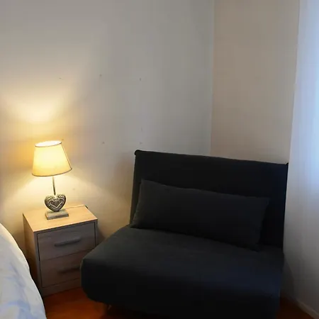 Trilocale Elegante A Centro Lägenhet